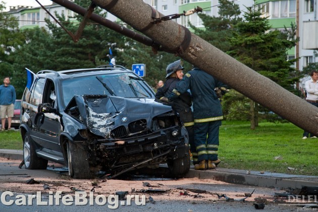 bmw-crash-est-0