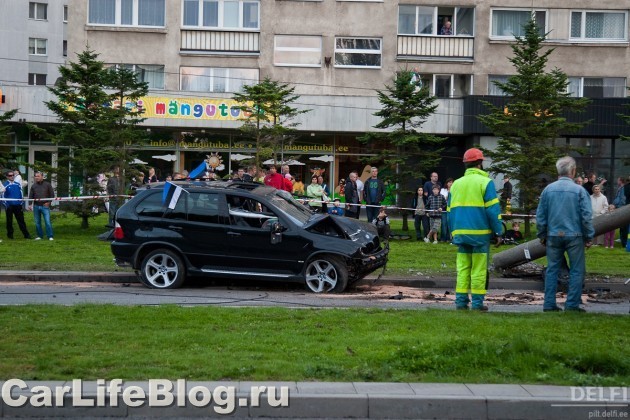bmw-crash-est-2
