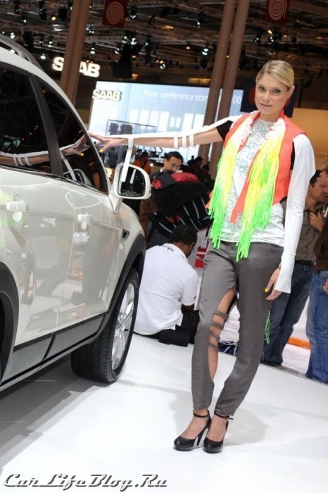 paris-motor-show-models-11