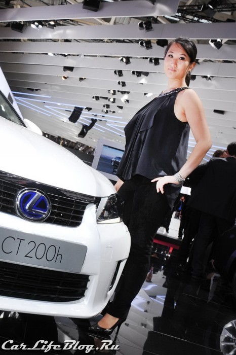 paris-motor-show-models-14 paris-motor-show-models-14